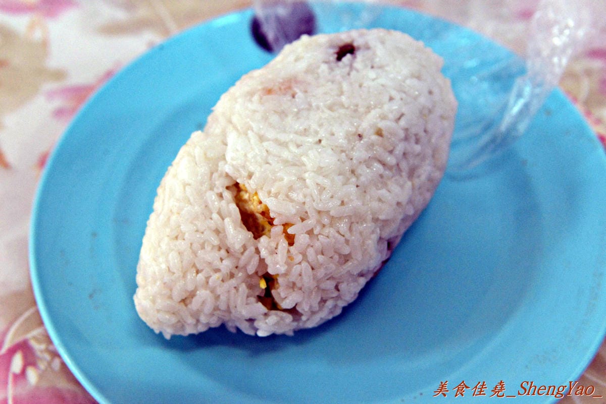 [台中沙鹿]無名早餐餐車巨無霸蛋餅煎包 – 食尚玩家曾介紹過,口味特別,價錢便宜份量超大,100元可以讓你飽到中午吃不下。