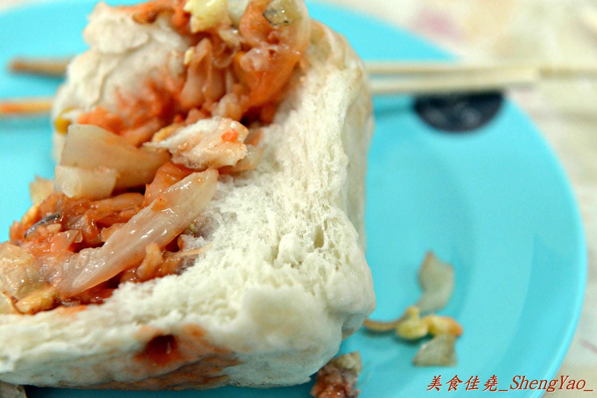 [台中沙鹿]無名早餐餐車巨無霸蛋餅煎包 – 食尚玩家曾介紹過,口味特別,價錢便宜份量超大,100元可以讓你飽到中午吃不下。
