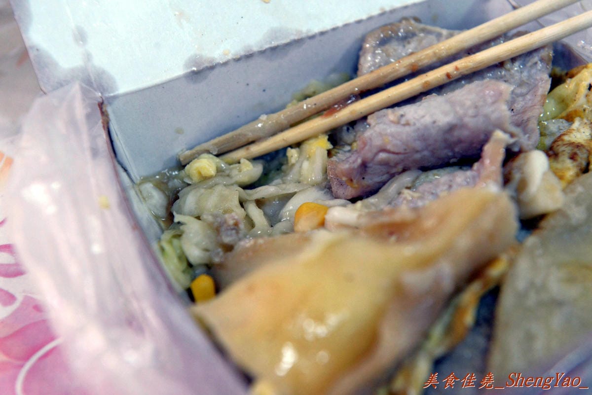 [台中沙鹿]無名早餐餐車巨無霸蛋餅煎包 – 食尚玩家曾介紹過,口味特別,價錢便宜份量超大,100元可以讓你飽到中午吃不下。