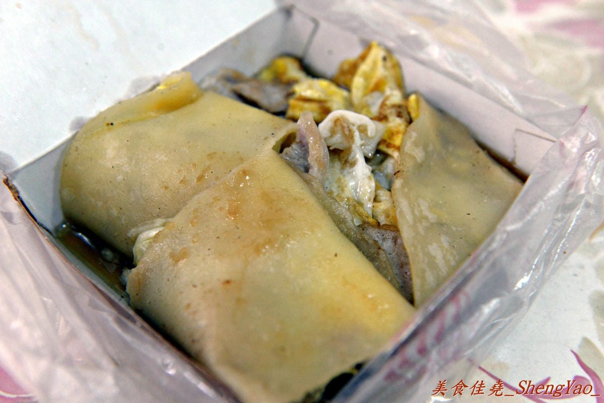 [台中沙鹿]無名早餐餐車巨無霸蛋餅煎包 – 食尚玩家曾介紹過,口味特別,價錢便宜份量超大,100元可以讓你飽到中午吃不下。
