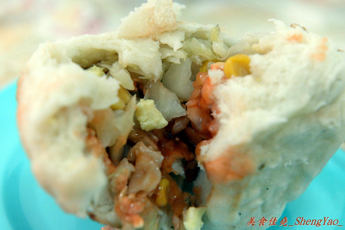 [台中沙鹿]無名早餐餐車巨無霸蛋餅煎包 – 食尚玩家曾介紹過,口味特別,價錢便宜份量超大,100元可以讓你飽到中午吃不下。