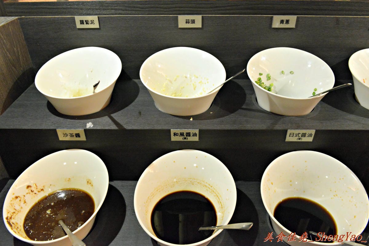 [台中西屯]竹間精緻鍋物 – 在基隆、台北擁有多家分店的”竹間”來台中開店了 !! 超新鮮的海鮮加上頂級肉品,份量超大價格卻不貴,C/P值爆高 !! 營業時間到凌晨4點,台中人吃消夜又一好去處。