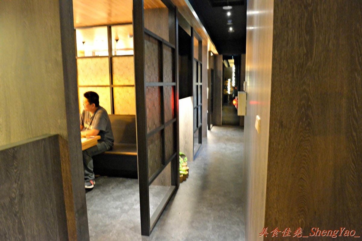 [台中西屯]竹間精緻鍋物 – 在基隆、台北擁有多家分店的”竹間”來台中開店了 !! 超新鮮的海鮮加上頂級肉品,份量超大價格卻不貴,C/P值爆高 !! 營業時間到凌晨4點,台中人吃消夜又一好去處。