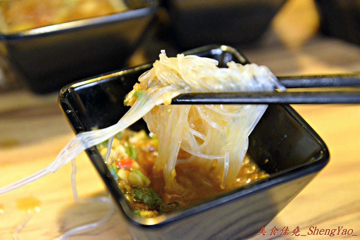 [台中西屯]竹間精緻鍋物 – 在基隆、台北擁有多家分店的”竹間”來台中開店了 !! 超新鮮的海鮮加上頂級肉品,份量超大價格卻不貴,C/P值爆高 !! 營業時間到凌晨4點,台中人吃消夜又一好去處。
