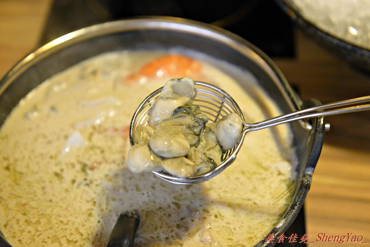 [台中西屯]竹間精緻鍋物 – 在基隆、台北擁有多家分店的”竹間”來台中開店了 !! 超新鮮的海鮮加上頂級肉品,份量超大價格卻不貴,C/P值爆高 !! 營業時間到凌晨4點,台中人吃消夜又一好去處。
