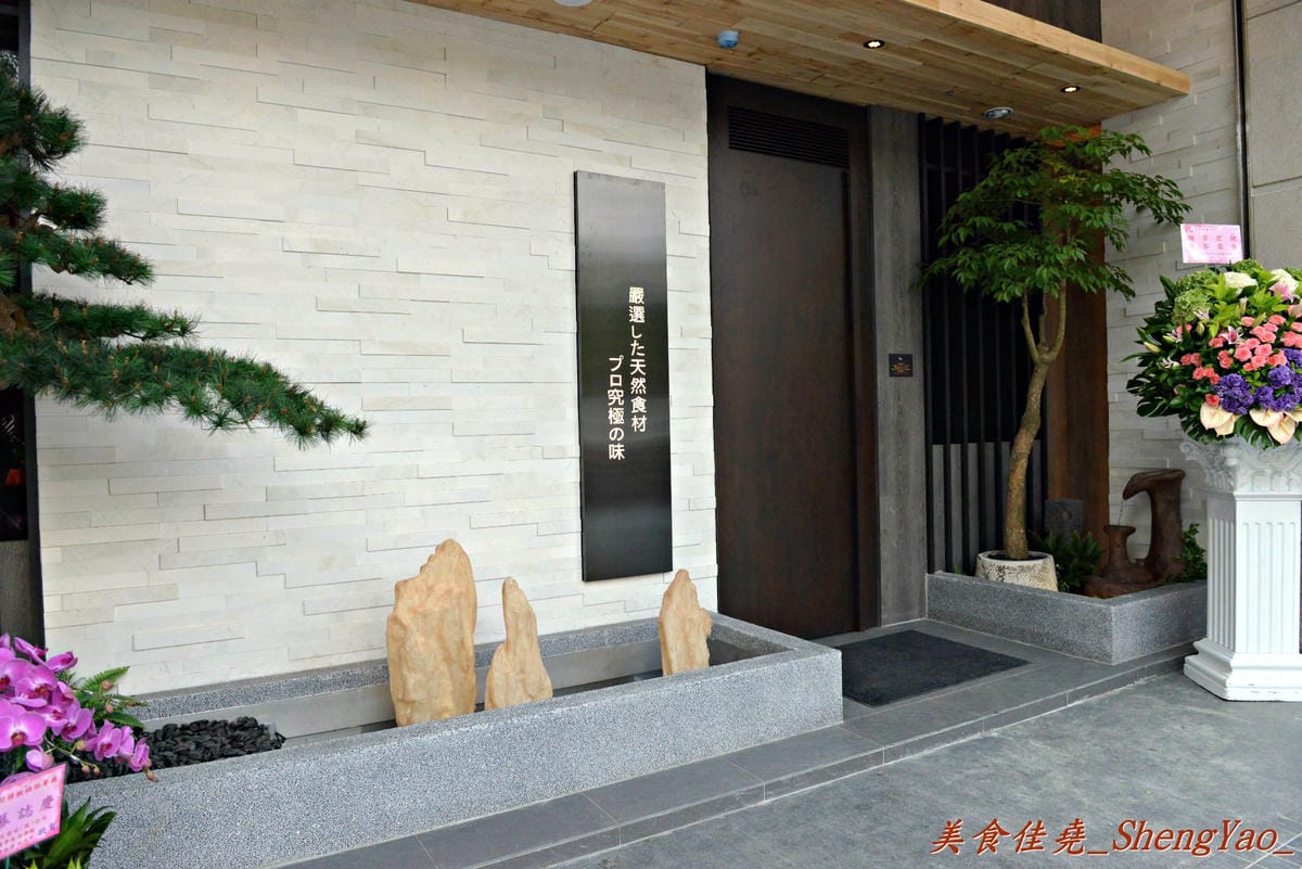[台中西屯]竹間精緻鍋物 – 在基隆、台北擁有多家分店的”竹間”來台中開店了 !! 超新鮮的海鮮加上頂級肉品,份量超大價格卻不貴,C/P值爆高 !! 營業時間到凌晨4點,台中人吃消夜又一好去處。