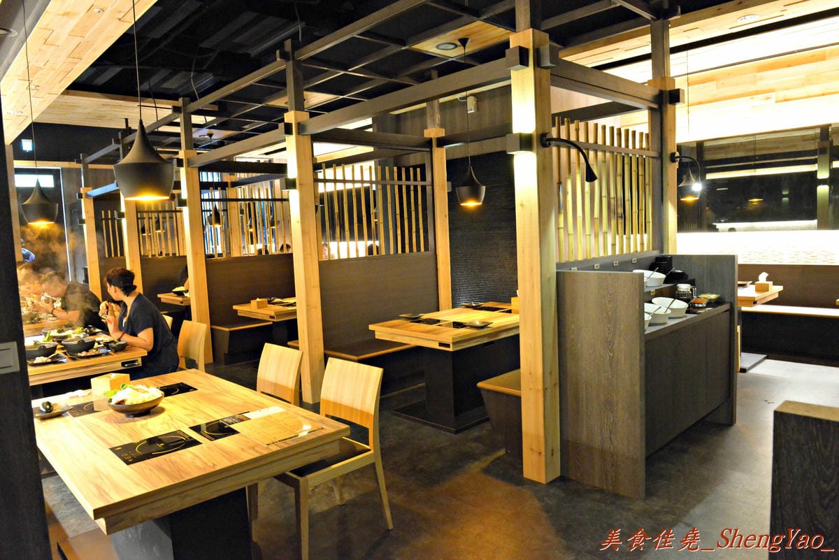 [台中西屯]竹間精緻鍋物 – 在基隆、台北擁有多家分店的”竹間”來台中開店了 !! 超新鮮的海鮮加上頂級肉品,份量超大價格卻不貴,C/P值爆高 !! 營業時間到凌晨4點,台中人吃消夜又一好去處。