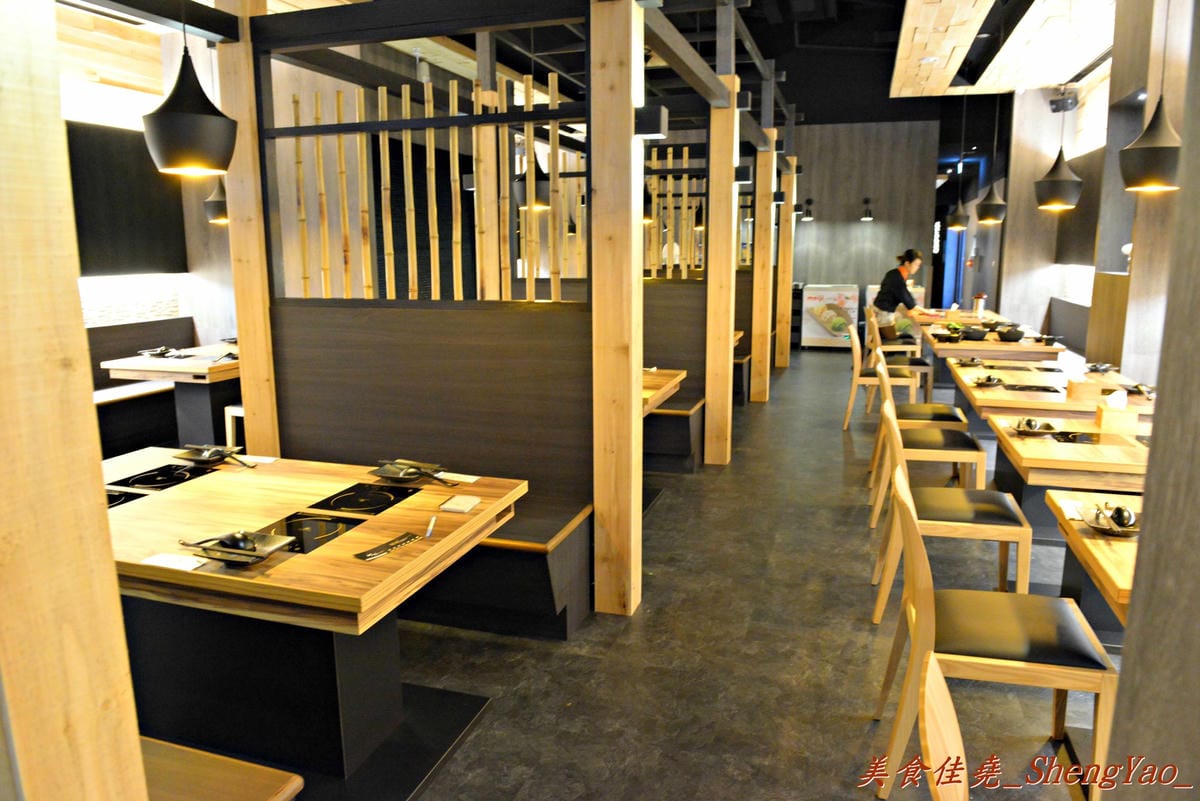 [台中西屯]竹間精緻鍋物 – 在基隆、台北擁有多家分店的”竹間”來台中開店了 !! 超新鮮的海鮮加上頂級肉品,份量超大價格卻不貴,C/P值爆高 !! 營業時間到凌晨4點,台中人吃消夜又一好去處。