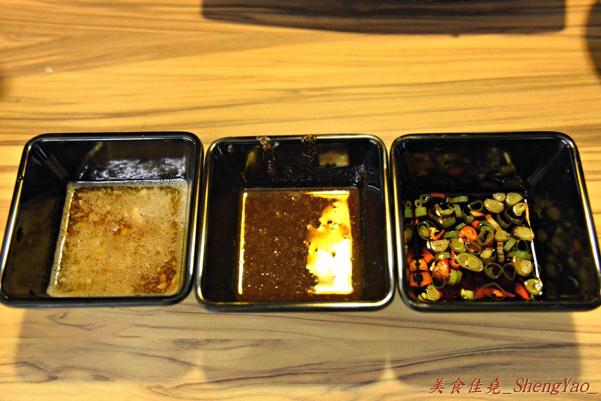 [台中西屯]竹間精緻鍋物 – 在基隆、台北擁有多家分店的”竹間”來台中開店了 !! 超新鮮的海鮮加上頂級肉品,份量超大價格卻不貴,C/P值爆高 !! 營業時間到凌晨4點,台中人吃消夜又一好去處。