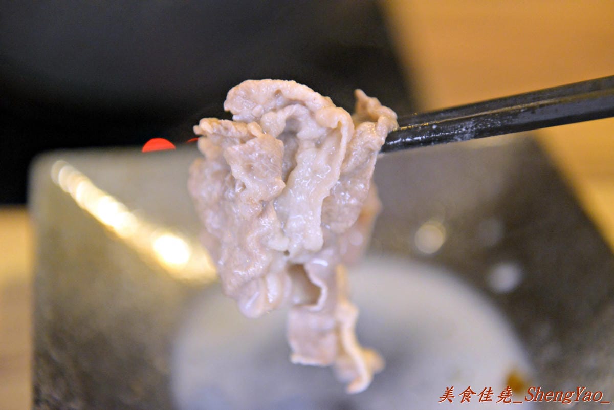 [台中西屯]竹間精緻鍋物 – 在基隆、台北擁有多家分店的”竹間”來台中開店了 !! 超新鮮的海鮮加上頂級肉品,份量超大價格卻不貴,C/P值爆高 !! 營業時間到凌晨4點,台中人吃消夜又一好去處。