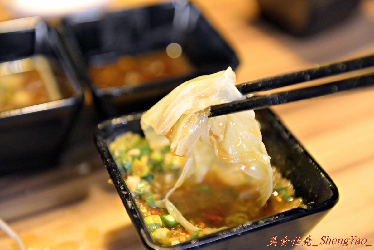 [台中西屯]竹間精緻鍋物 – 在基隆、台北擁有多家分店的”竹間”來台中開店了 !! 超新鮮的海鮮加上頂級肉品,份量超大價格卻不貴,C/P值爆高 !! 營業時間到凌晨4點,台中人吃消夜又一好去處。