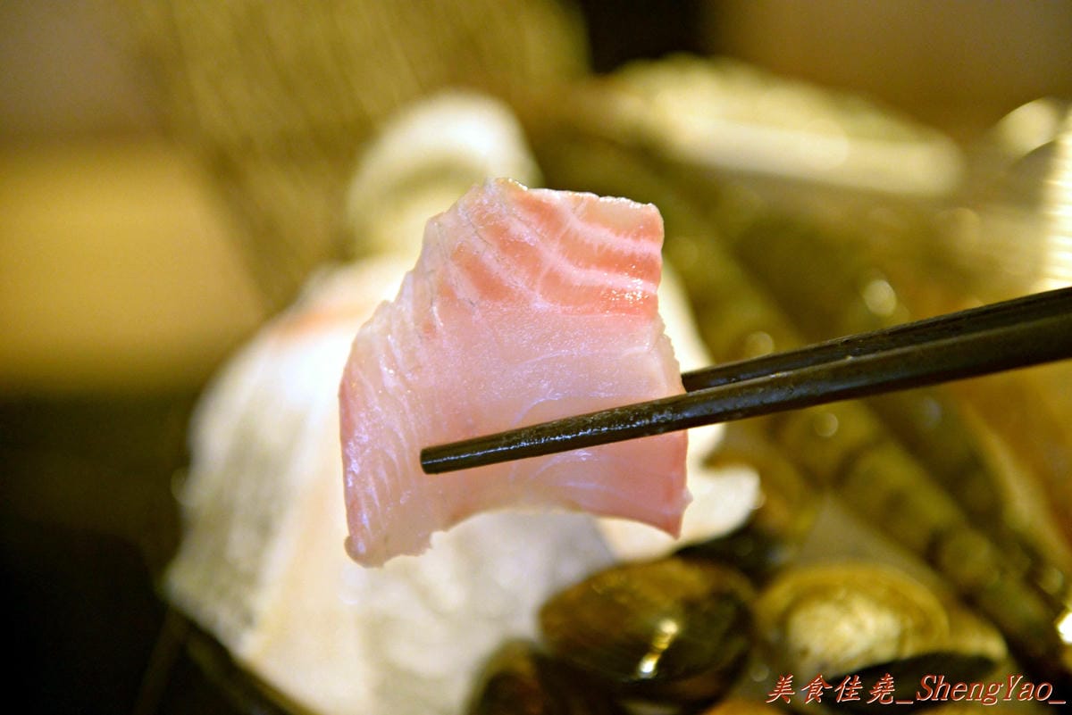 [台中西屯]竹間精緻鍋物 – 在基隆、台北擁有多家分店的”竹間”來台中開店了 !! 超新鮮的海鮮加上頂級肉品,份量超大價格卻不貴,C/P值爆高 !! 營業時間到凌晨4點,台中人吃消夜又一好去處。