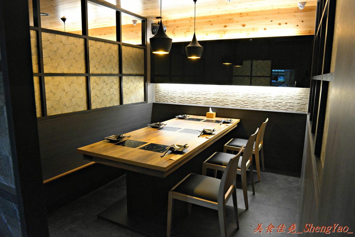 [台中西屯]竹間精緻鍋物 – 在基隆、台北擁有多家分店的”竹間”來台中開店了 !! 超新鮮的海鮮加上頂級肉品,份量超大價格卻不貴,C/P值爆高 !! 營業時間到凌晨4點,台中人吃消夜又一好去處。