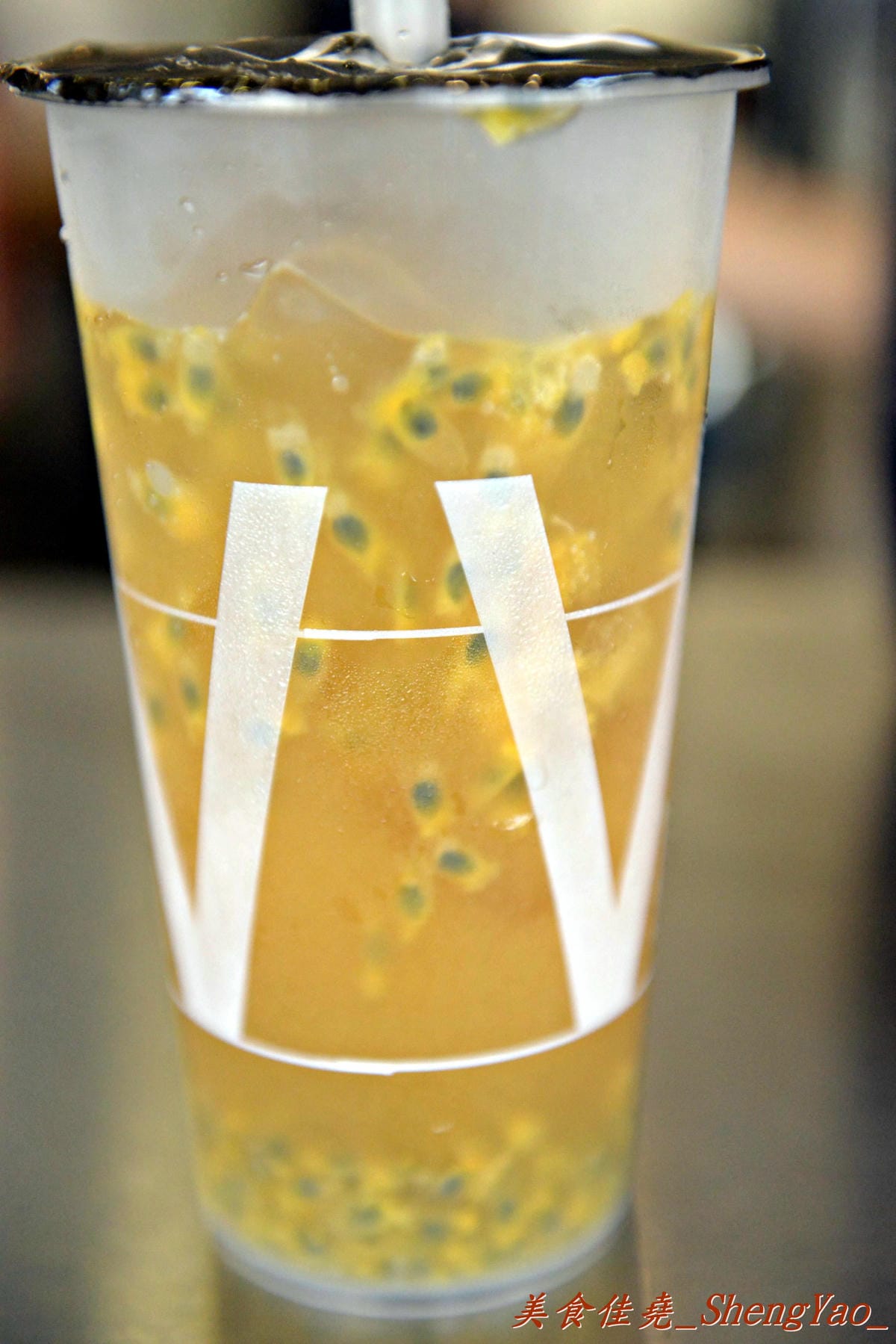 [台中清水]華得來冷熱飲專賣店 – 清水的傳奇飲料店,全店整修過後的2.0版,新鮮水果現榨現切看得見,飲料依舊真材實料又好喝。