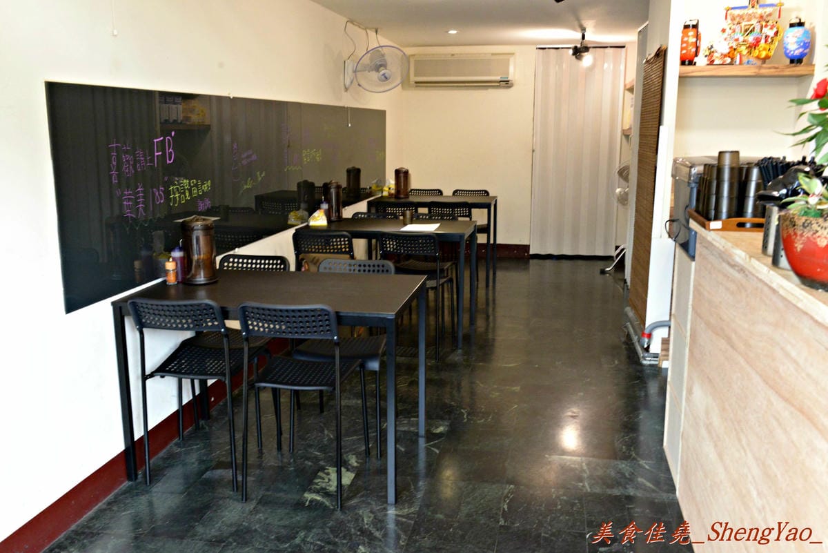 [台中西區]華美185拉麵 – 7月下旬新開幕的百元拉麵,店家湯頭堅持不加大骨粉、配料給得很有誠意,些許地方再改進一下會很棒。(已歇業)