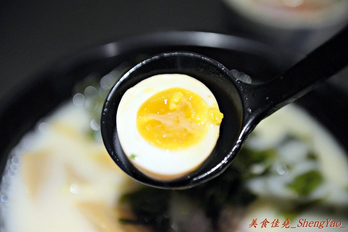 [台中西區]華美185拉麵 – 7月下旬新開幕的百元拉麵,店家湯頭堅持不加大骨粉、配料給得很有誠意,些許地方再改進一下會很棒。(已歇業)