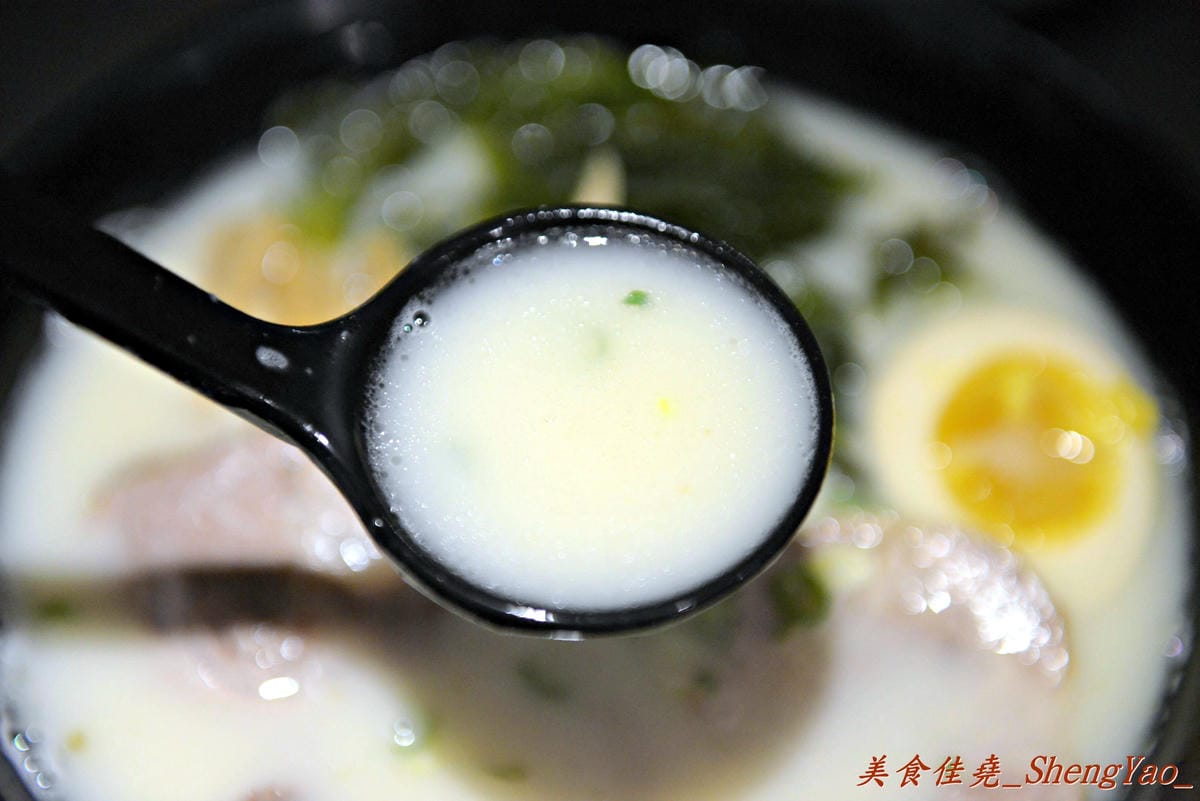 [台中西區]華美185拉麵 – 7月下旬新開幕的百元拉麵,店家湯頭堅持不加大骨粉、配料給得很有誠意,些許地方再改進一下會很棒。(已歇業)