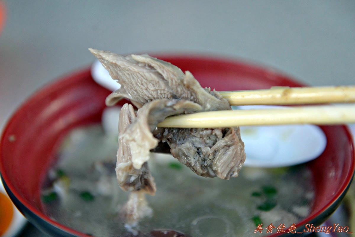 [台中大雅]胖媽炒麵 – 大雅超人氣炒麵,大份量炒麵/炒米粉才25元,再配上他們超多料的綜合湯,讓人早餐吃得又飽又滿足。
