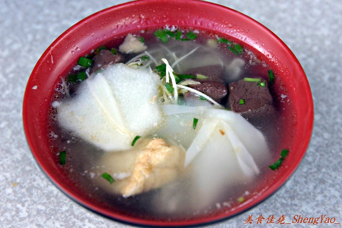 [台中大雅]胖媽炒麵 – 大雅超人氣炒麵,大份量炒麵/炒米粉才25元,再配上他們超多料的綜合湯,讓人早餐吃得又飽又滿足。