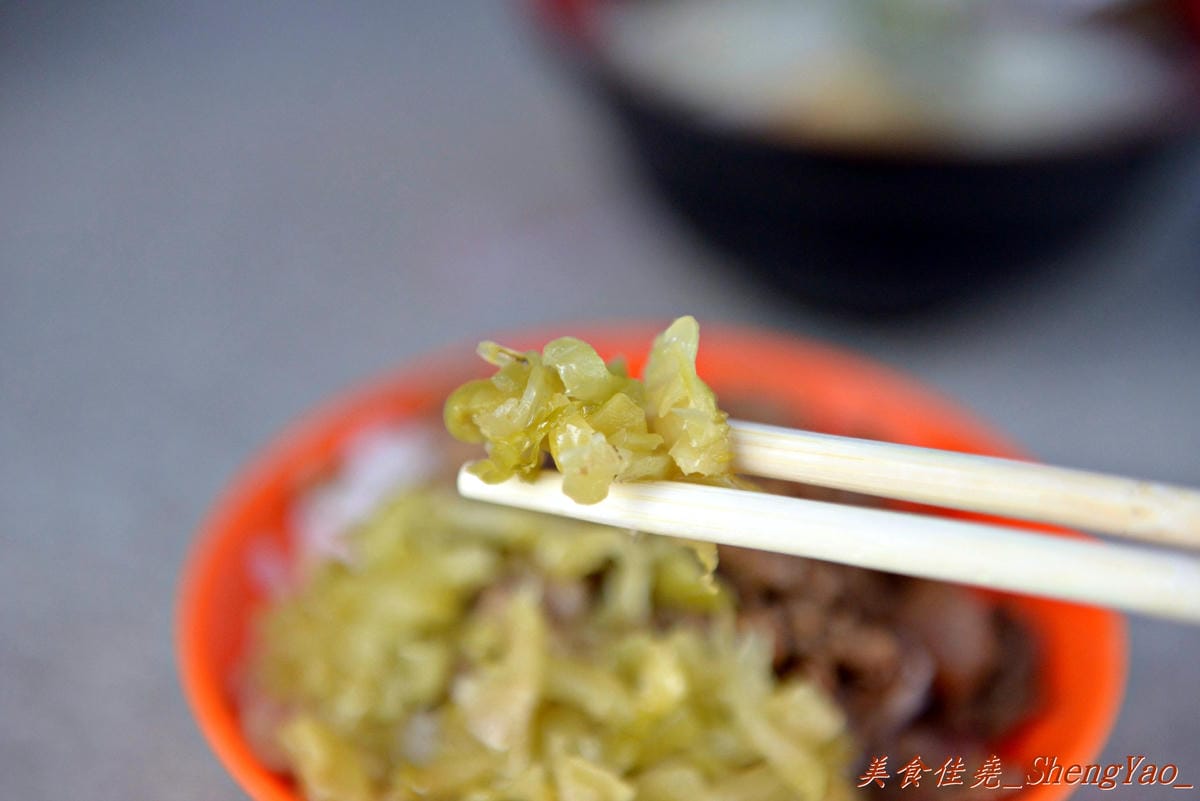 [台中大雅]胖媽炒麵 – 大雅超人氣炒麵,大份量炒麵/炒米粉才25元,再配上他們超多料的綜合湯,讓人早餐吃得又飽又滿足。