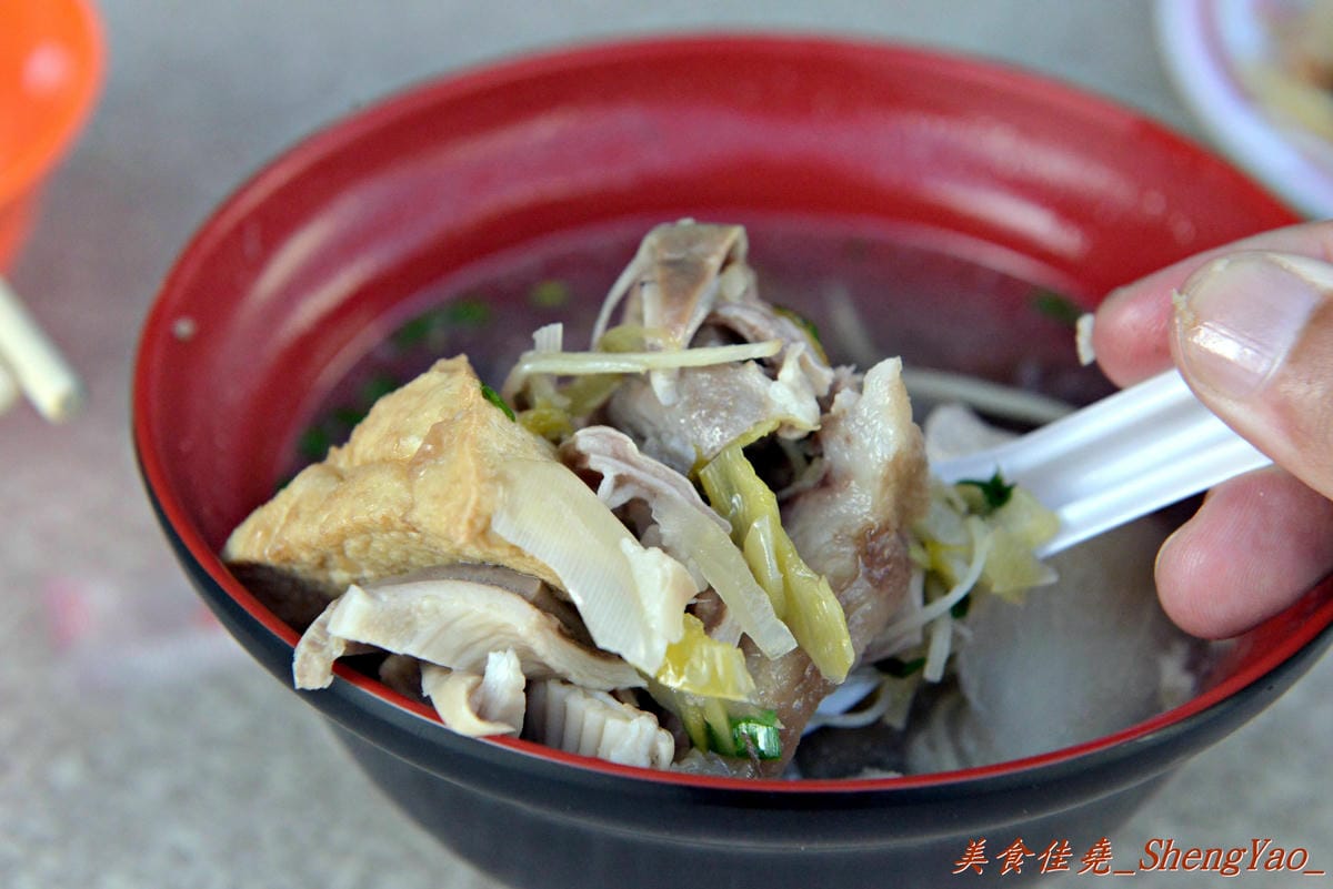 [台中大雅]胖媽炒麵 – 大雅超人氣炒麵,大份量炒麵/炒米粉才25元,再配上他們超多料的綜合湯,讓人早餐吃得又飽又滿足。