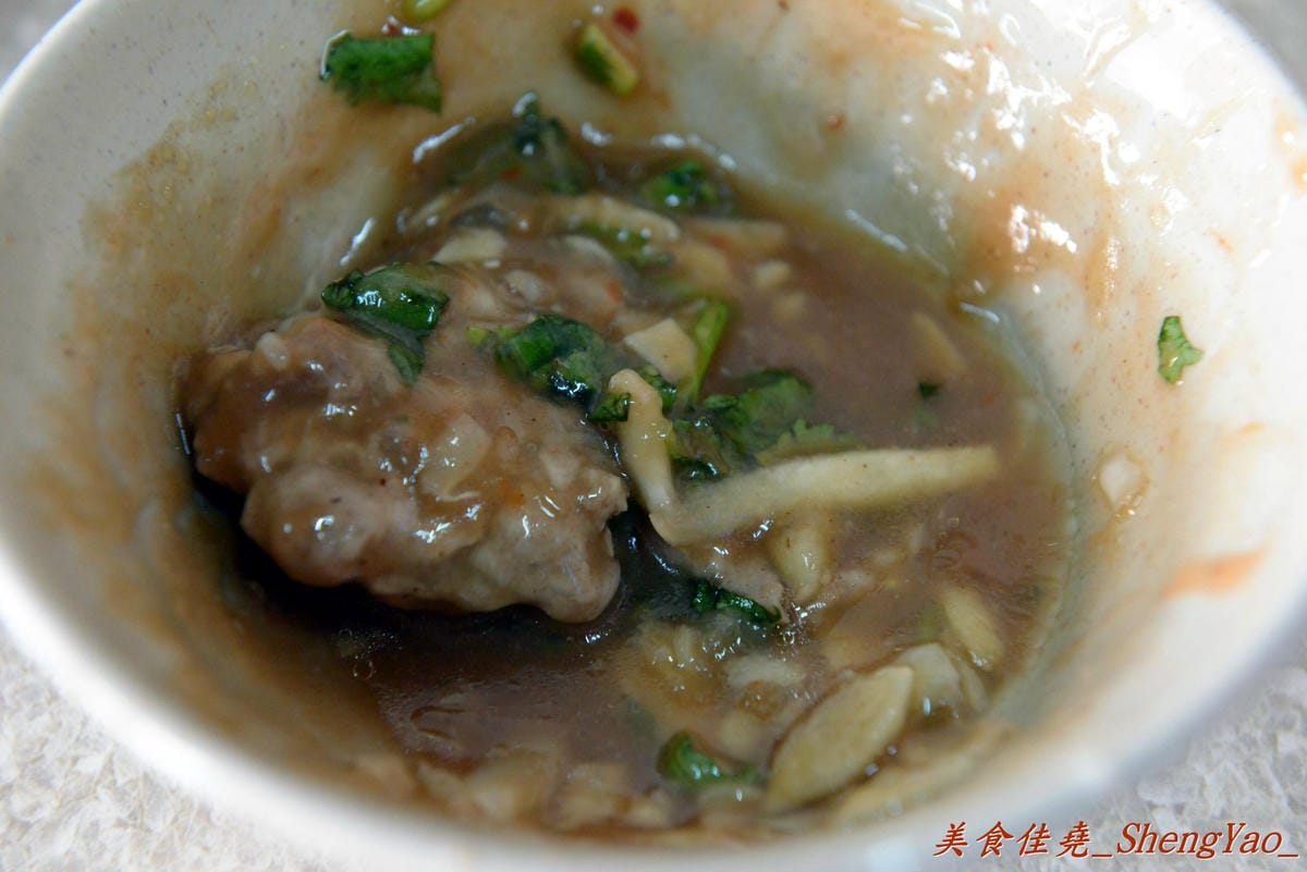 [台中沙鹿]巨業客運站對面肉圓 – 沙鹿人氣最旺的無名肉圓老店,肉圓便宜好吃、店家服務態度親切。