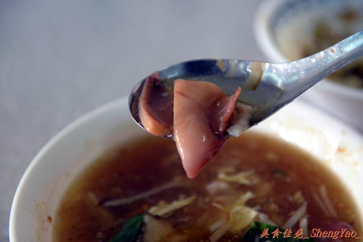 [台中沙鹿]巨業客運站對面肉圓 – 沙鹿人氣最旺的無名肉圓老店,肉圓便宜好吃、店家服務態度親切。
