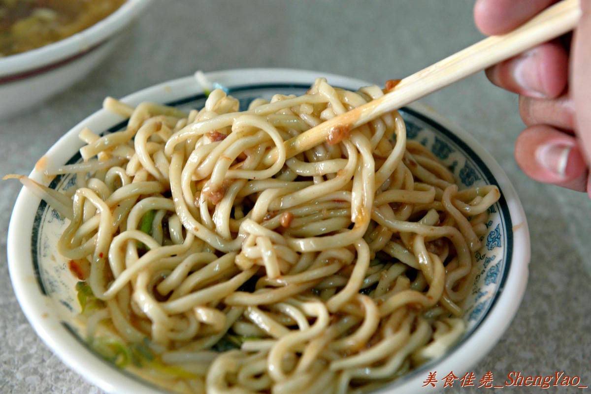 [台中沙鹿]巨業客運站對面肉圓 – 沙鹿人氣最旺的無名肉圓老店,肉圓便宜好吃、店家服務態度親切。