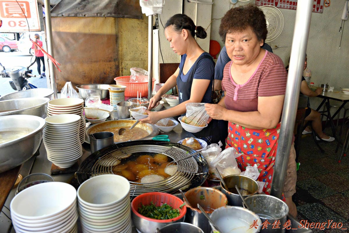 [台中沙鹿]巨業客運站對面肉圓 – 沙鹿人氣最旺的無名肉圓老店,肉圓便宜好吃、店家服務態度親切。