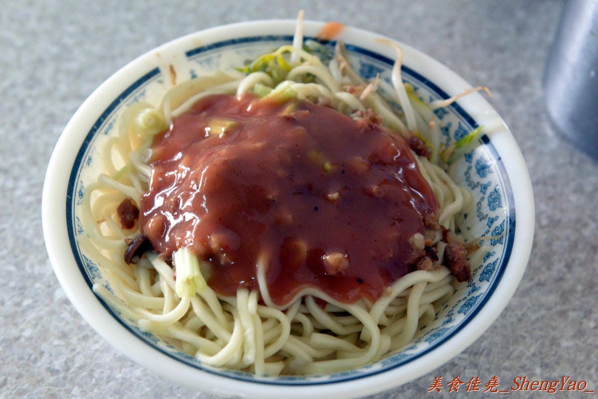 [台中沙鹿]巨業客運站對面肉圓 – 沙鹿人氣最旺的無名肉圓老店,肉圓便宜好吃、店家服務態度親切。