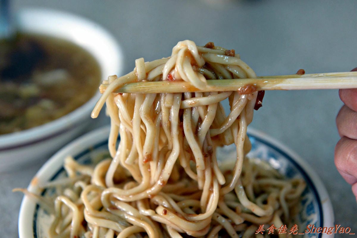 [台中沙鹿]巨業客運站對面肉圓 – 沙鹿人氣最旺的無名肉圓老店,肉圓便宜好吃、店家服務態度親切。