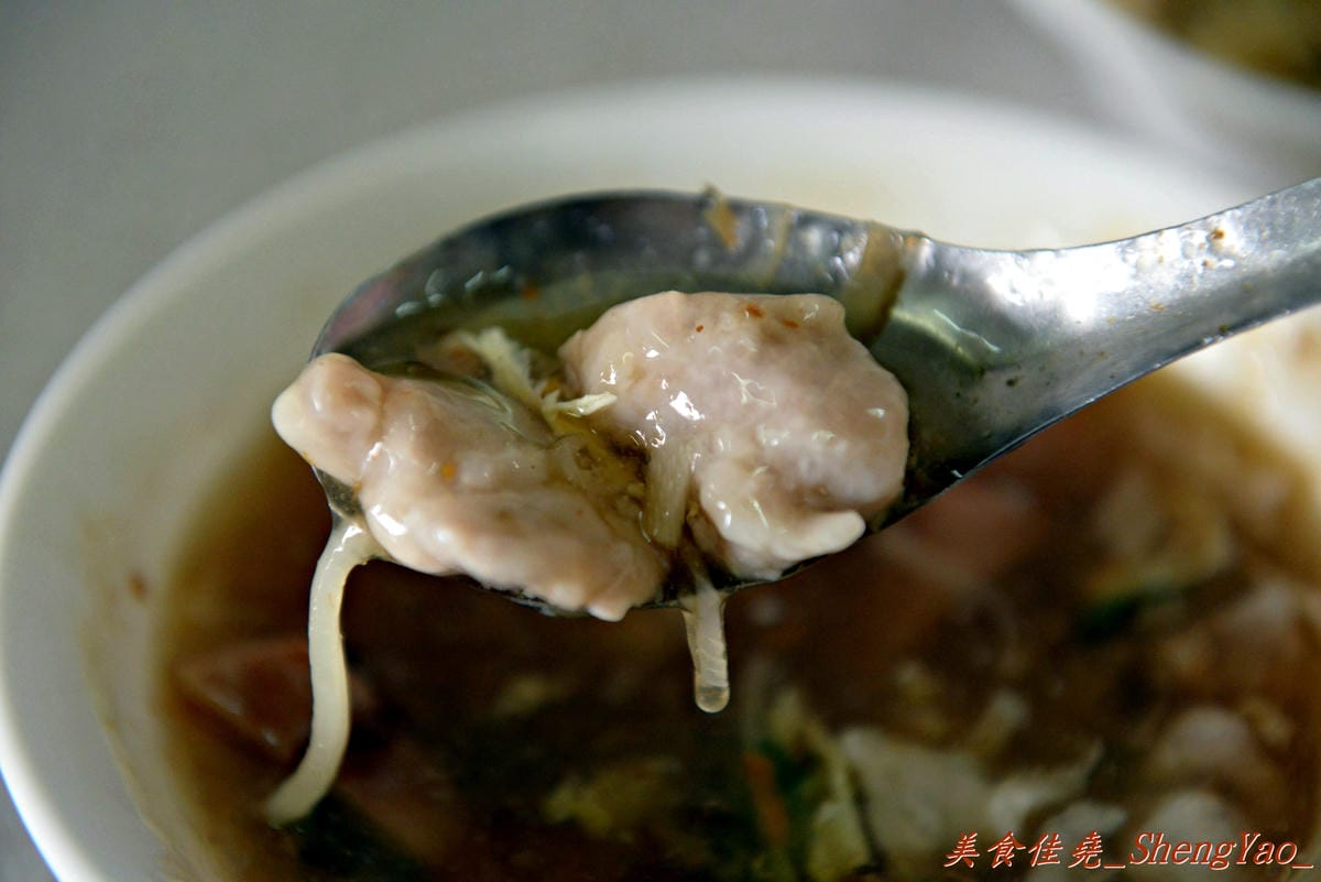 [台中沙鹿]巨業客運站對面肉圓 – 沙鹿人氣最旺的無名肉圓老店,肉圓便宜好吃、店家服務態度親切。