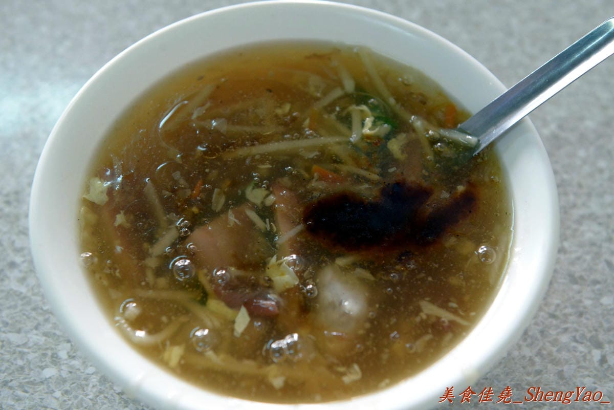 [台中沙鹿]巨業客運站對面肉圓 – 沙鹿人氣最旺的無名肉圓老店,肉圓便宜好吃、店家服務態度親切。