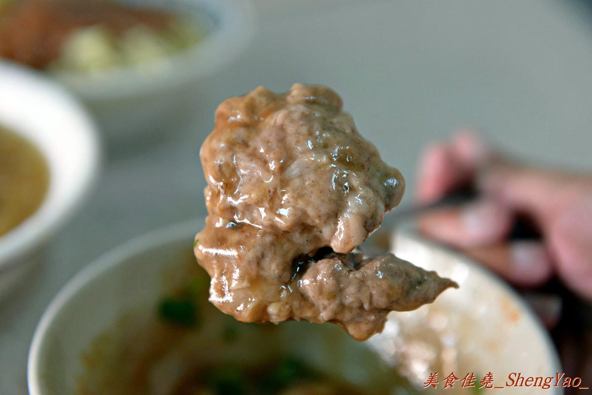 [台中沙鹿]巨業客運站對面肉圓 – 沙鹿人氣最旺的無名肉圓老店,肉圓便宜好吃、店家服務態度親切。
