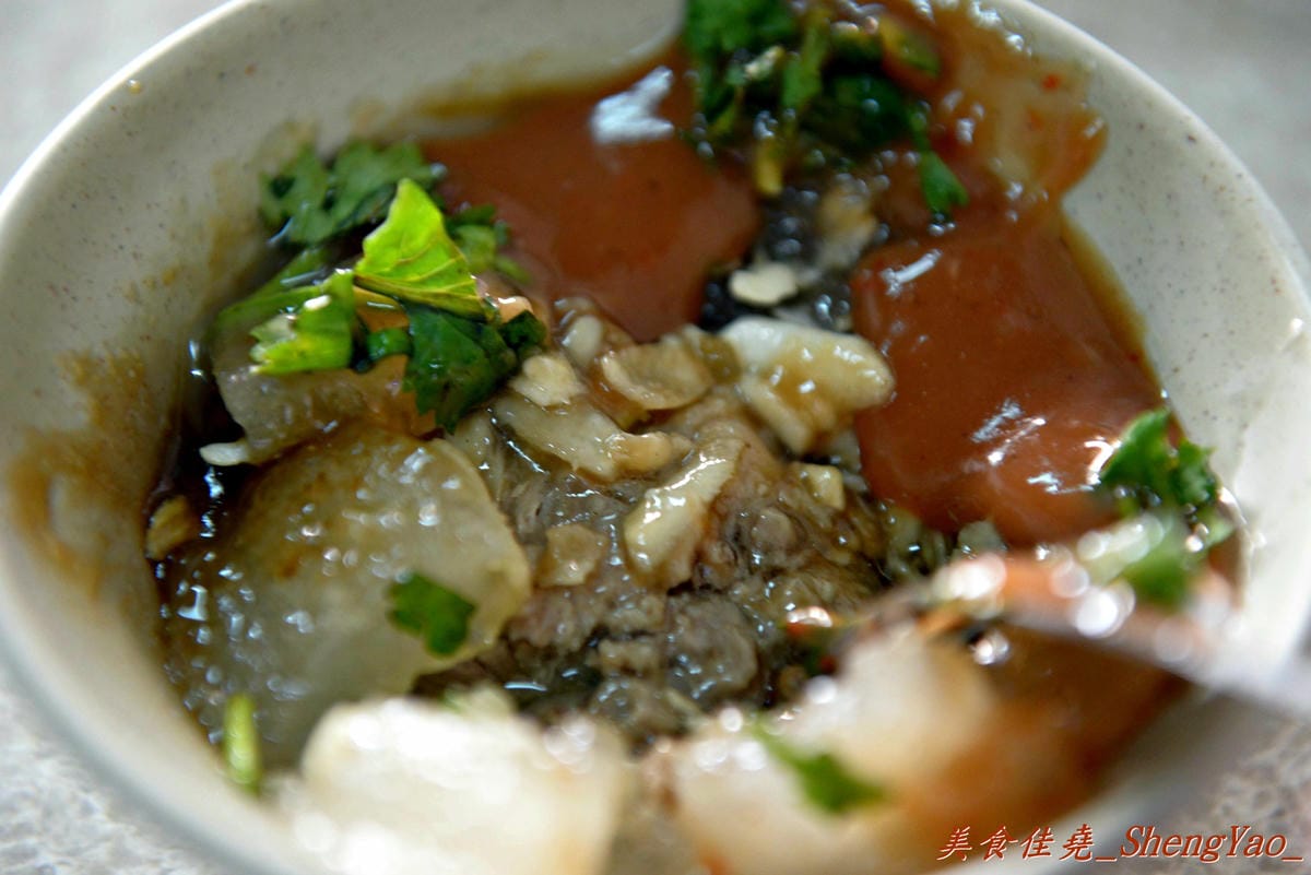 [台中沙鹿]巨業客運站對面肉圓 – 沙鹿人氣最旺的無名肉圓老店,肉圓便宜好吃、店家服務態度親切。