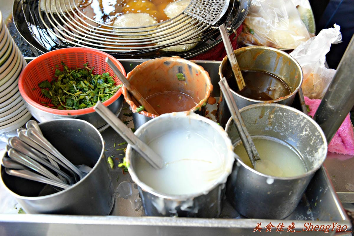 [台中沙鹿]巨業客運站對面肉圓 – 沙鹿人氣最旺的無名肉圓老店,肉圓便宜好吃、店家服務態度親切。
