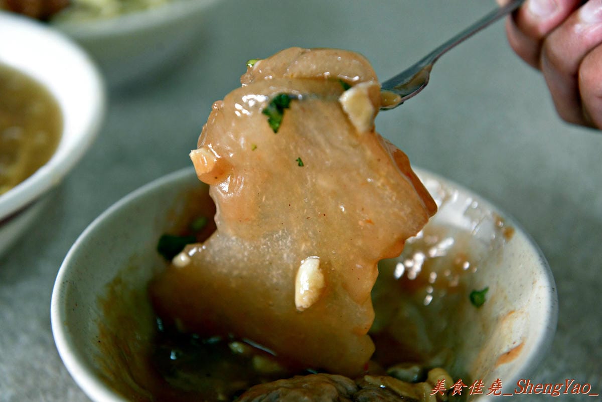 [台中沙鹿]巨業客運站對面肉圓 – 沙鹿人氣最旺的無名肉圓老店,肉圓便宜好吃、店家服務態度親切。