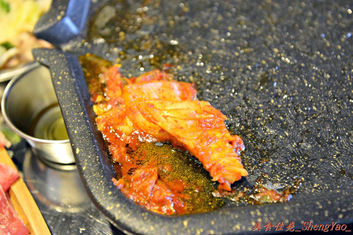 [台中北區]3Pig 韓國五花肉專賣店 – 台中又一新開的汽油桶韓式烤肉,主廚是韓國人,標榜道地韓國口味,食材和器具也全都由韓國空運來台。