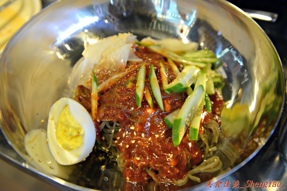 [台中北區]3Pig 韓國五花肉專賣店 – 台中又一新開的汽油桶韓式烤肉,主廚是韓國人,標榜道地韓國口味,食材和器具也全都由韓國空運來台。