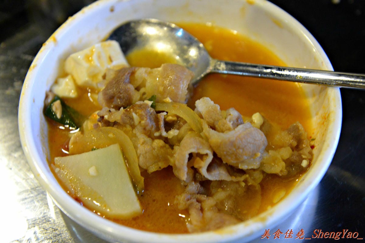 [台中北區]3Pig 韓國五花肉專賣店 – 台中又一新開的汽油桶韓式烤肉,主廚是韓國人,標榜道地韓國口味,食材和器具也全都由韓國空運來台。