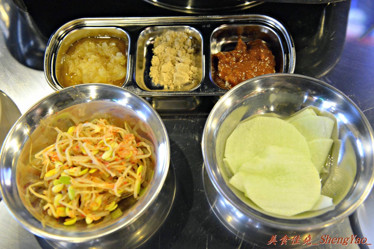 [台中北區]3Pig 韓國五花肉專賣店 – 台中又一新開的汽油桶韓式烤肉,主廚是韓國人,標榜道地韓國口味,食材和器具也全都由韓國空運來台。
