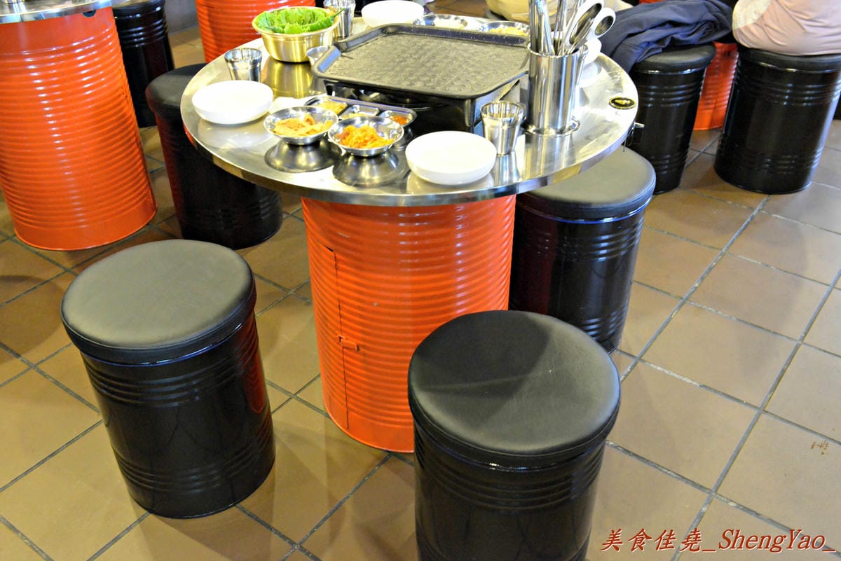 [台中北區]3Pig 韓國五花肉專賣店 – 台中又一新開的汽油桶韓式烤肉,主廚是韓國人,標榜道地韓國口味,食材和器具也全都由韓國空運來台。