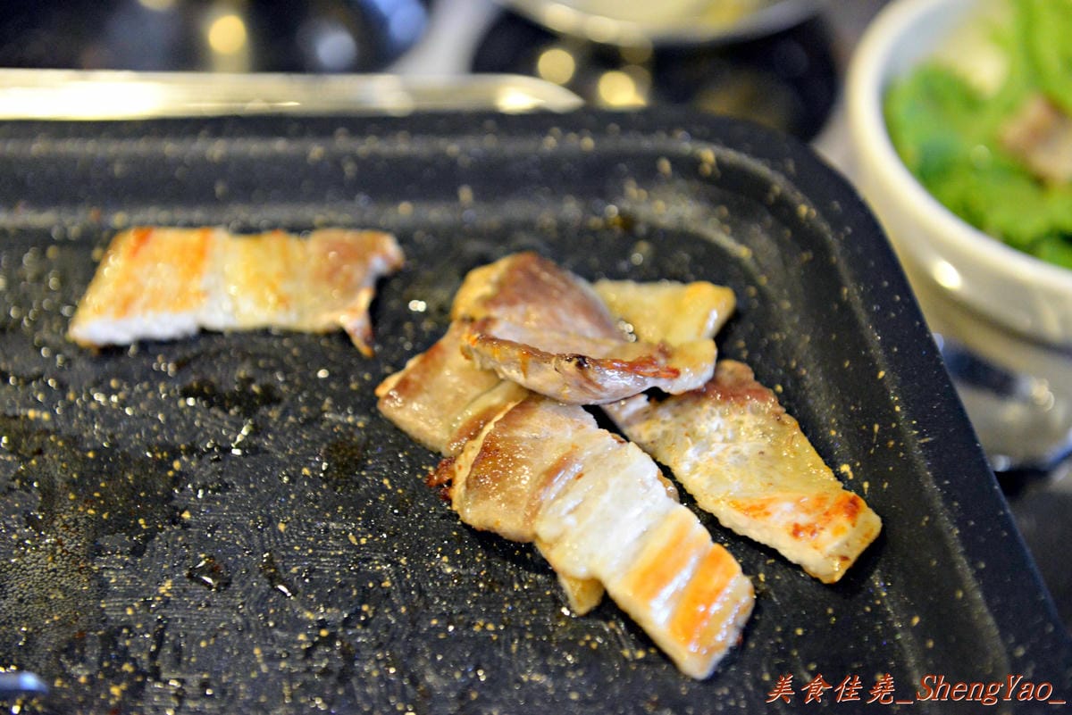 [台中北區]3Pig 韓國五花肉專賣店 – 台中又一新開的汽油桶韓式烤肉,主廚是韓國人,標榜道地韓國口味,食材和器具也全都由韓國空運來台。