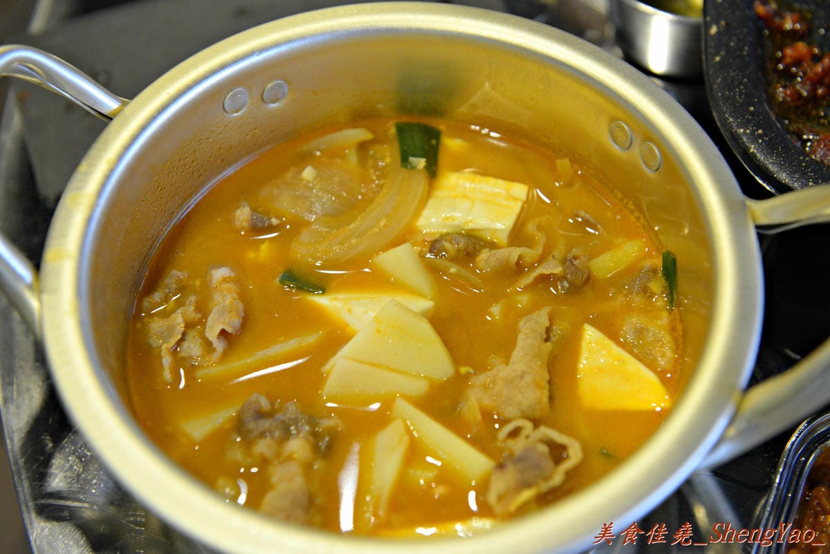 [台中北區]3Pig 韓國五花肉專賣店 – 台中又一新開的汽油桶韓式烤肉,主廚是韓國人,標榜道地韓國口味,食材和器具也全都由韓國空運來台。