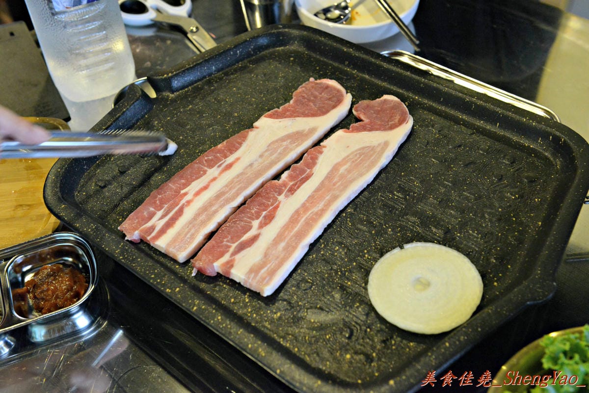 [台中北區]3Pig 韓國五花肉專賣店 – 台中又一新開的汽油桶韓式烤肉,主廚是韓國人,標榜道地韓國口味,食材和器具也全都由韓國空運來台。