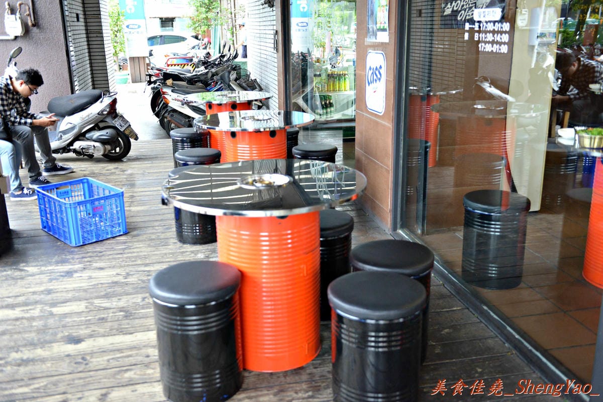 [台中北區]3Pig 韓國五花肉專賣店 – 台中又一新開的汽油桶韓式烤肉,主廚是韓國人,標榜道地韓國口味,食材和器具也全都由韓國空運來台。