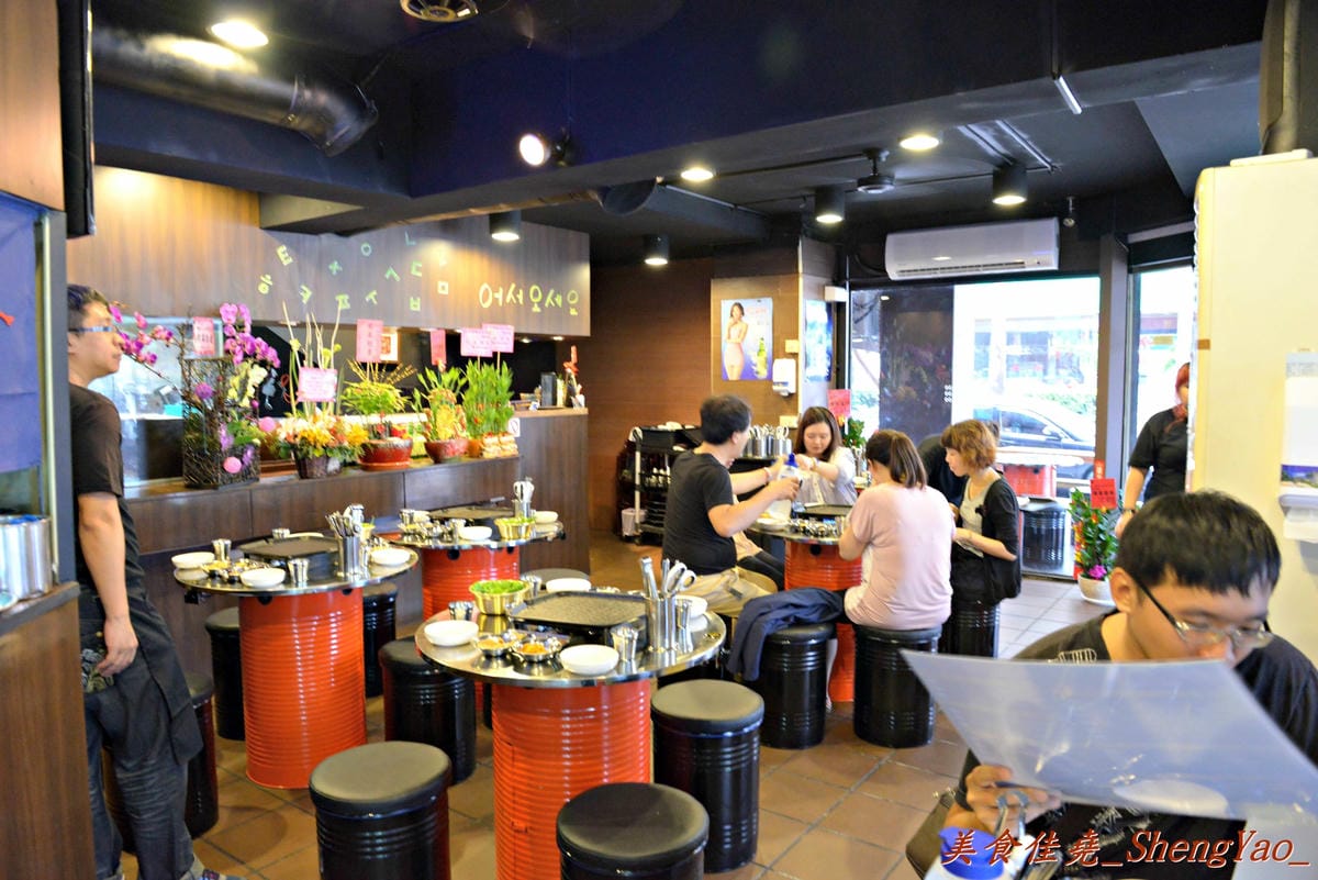 [台中北區]3Pig 韓國五花肉專賣店 – 台中又一新開的汽油桶韓式烤肉,主廚是韓國人,標榜道地韓國口味,食材和器具也全都由韓國空運來台。