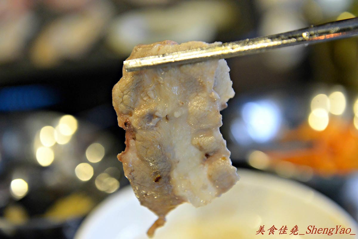 [台中北區]3Pig 韓國五花肉專賣店 – 台中又一新開的汽油桶韓式烤肉,主廚是韓國人,標榜道地韓國口味,食材和器具也全都由韓國空運來台。