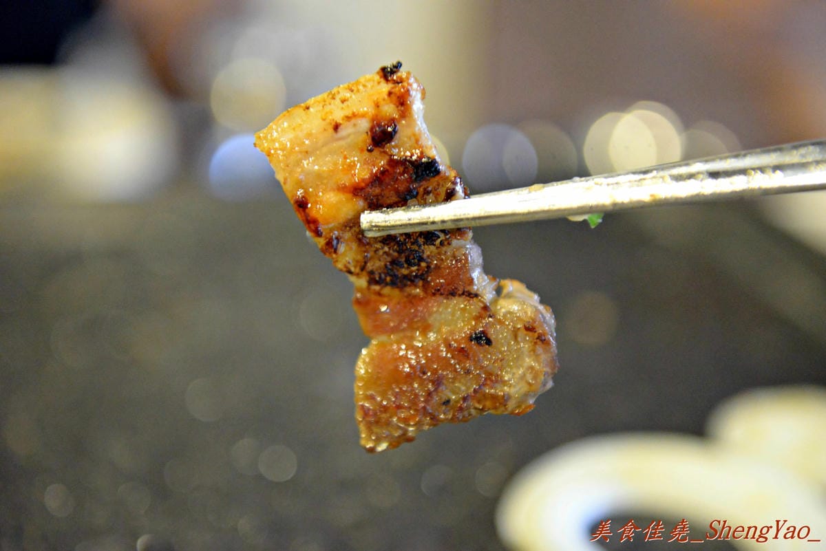 [台中北區]3Pig 韓國五花肉專賣店 – 台中又一新開的汽油桶韓式烤肉,主廚是韓國人,標榜道地韓國口味,食材和器具也全都由韓國空運來台。