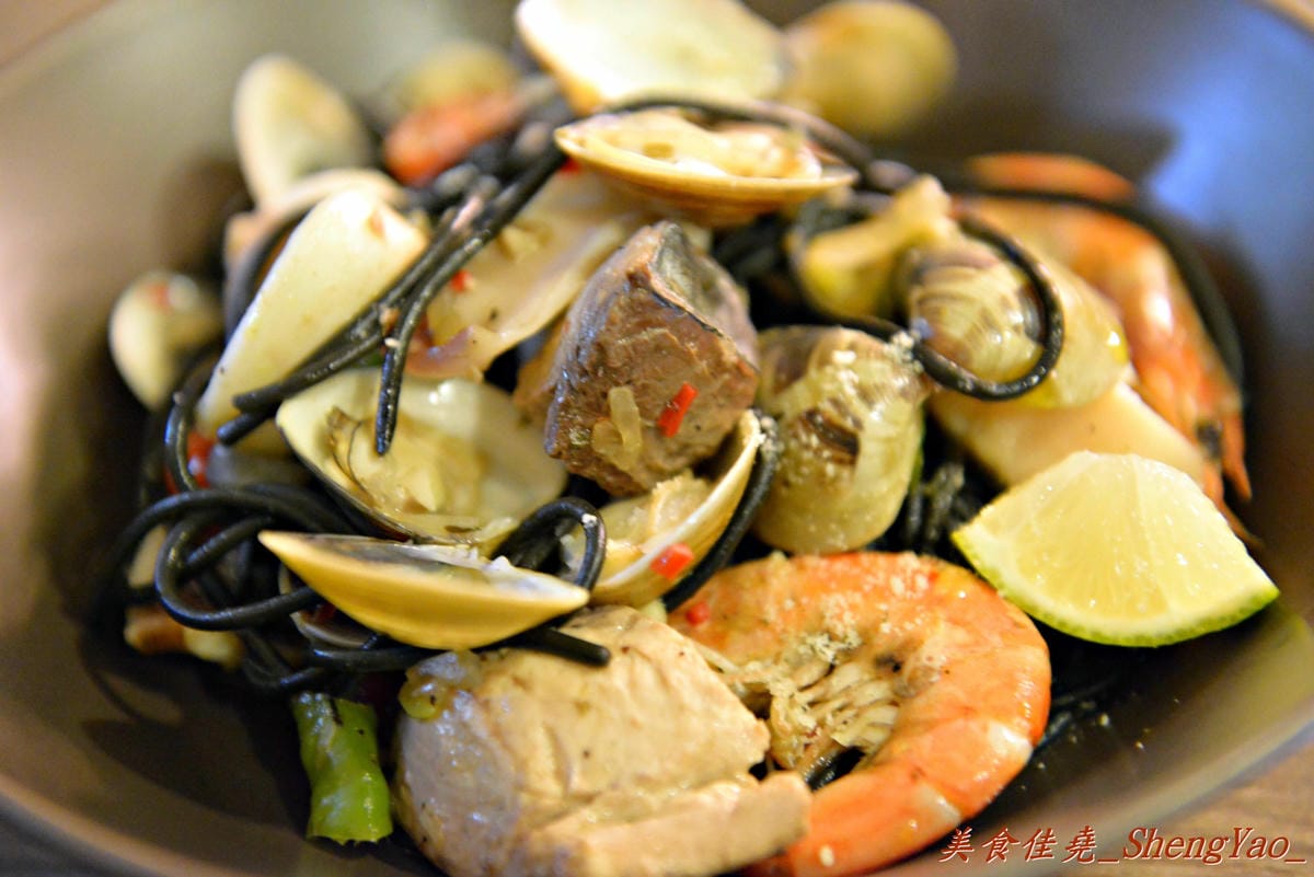 [台中沙鹿]Dolf Ru Cucina 新家初訪 – 沙鹿最具特色的義大利麵餐館搬新家,料理依舊特別、氣氛比以前更棒,營業到晚上11點,情侶吃消夜約會又一好去處。